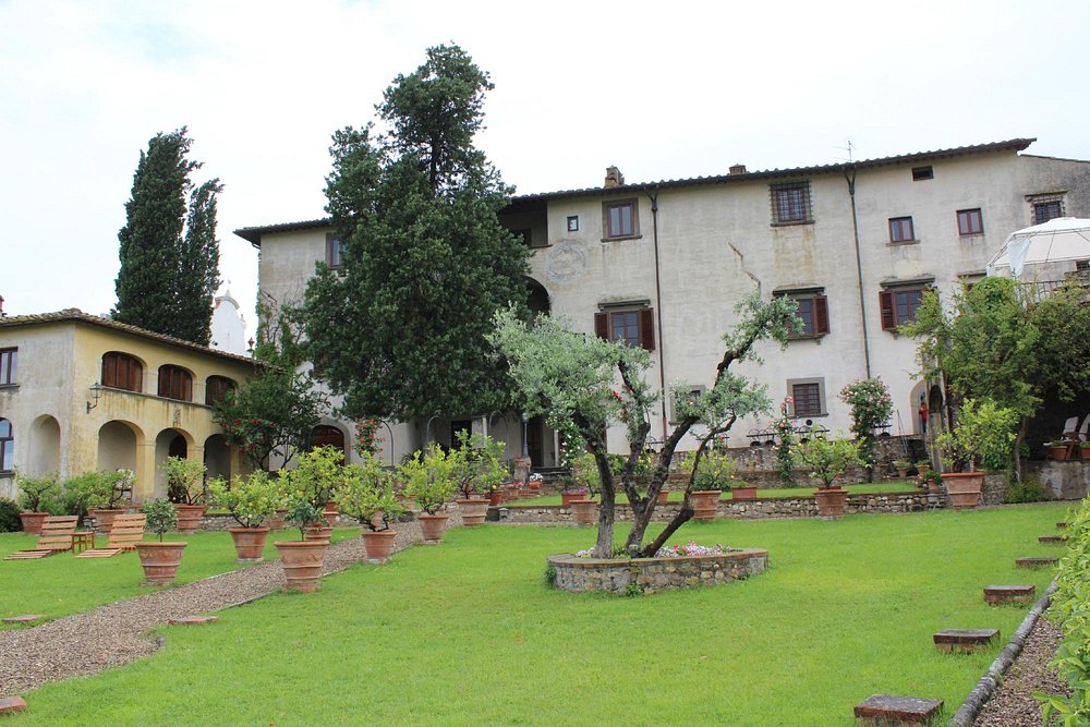 Villa Storica con Vista Mozzafiato sulle Colline Fiorentine